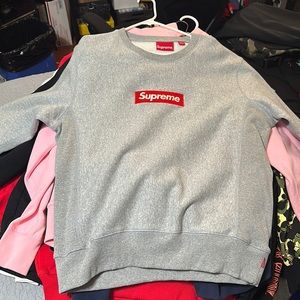 Supreme crew neck size L clean no stains like new